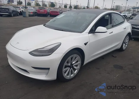2021 Tesla Model 3 Standard Range Plus Rear-Wheel Drive z USA, uszkodzony, nr VIN 5YJ3E1EA7MF090308